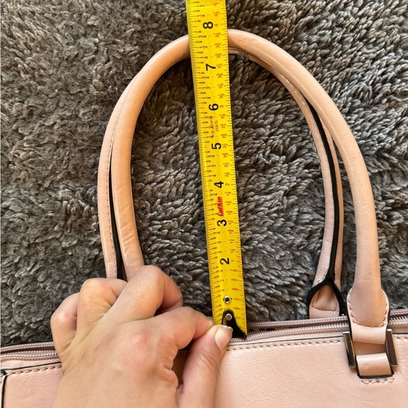 GUESS Tote Stye Handbag - Picture 15 of 16